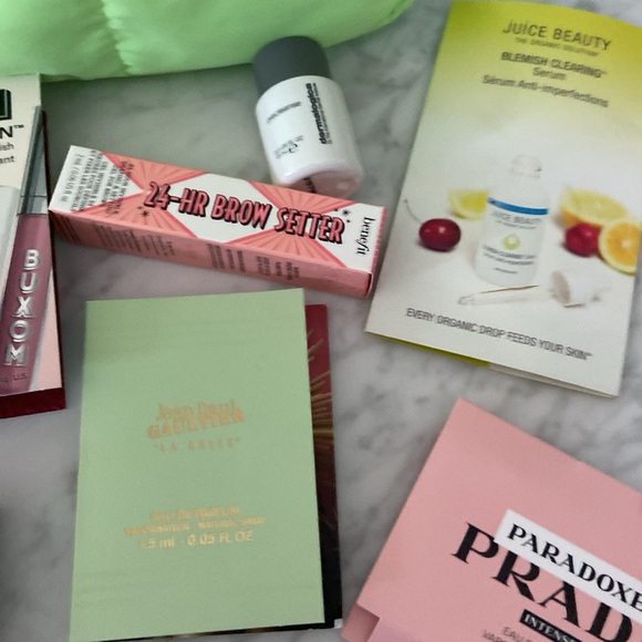 Beauty Sample Bundle with Cosmetic Bag - Picture 4 of 8